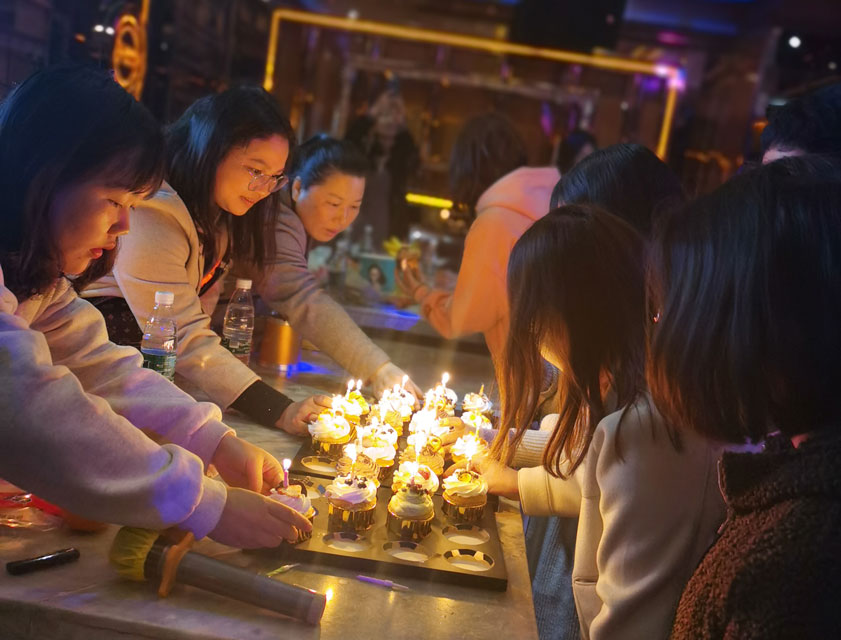 HIGH唱KTV！——星空注册防雷第一期员工生日会