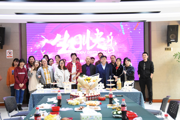 “感恩有你，携手同行”！星空注册举办2022年一季度员工集体生日会